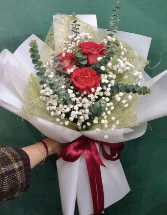 Bó Hồng Đỏ 3 Bông Xinh Xắn | Hanoi Florist - Shop Hoa Tươi Uy Tín Hn